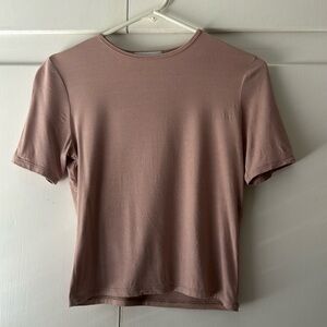 Light pink women’s size 2 Ripley Radar fitted, crop t-shirt